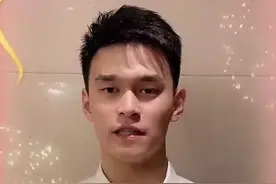 时隔52天！孙杨罕见亮相祝福“祖国”，帅气依旧，网友：巴黎见图片
