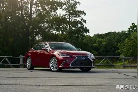 雷克萨斯轿车对决，IS和ES，哪个更适合你图片