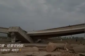 印度一在建高架桥轰然倒塌：官员为隐瞒事故，用渣土掩埋桥墩图片