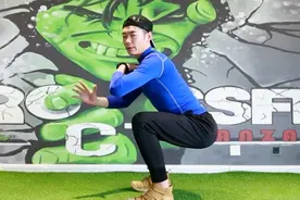 如何做深蹲才能达到翘臀不粗腿？健身教练教你深蹲正确打开方式视频封面
