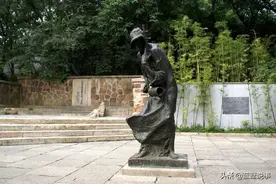 无锡惠山东麓、二泉之南，长眠着“瞎子阿炳”图片