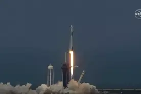 人类历史性一刻！首次商业载人航天任务发射成功，马斯克再次改写航天史图片