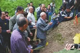 有些台湾老兵，为何没回大陆探亲或不再回大陆探亲？实情令人流泪图片
