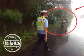 “我急着去接女朋友”男子骑摩托车上高速 还搭起了帐篷图片