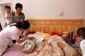 生完孩子后，这3类人最好别让进月子房，关系再好也要懂拒绝图片