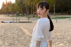 离婚2年后，39岁李小璐疑结新欢，身份被扒后，网友：心疼甜馨图片