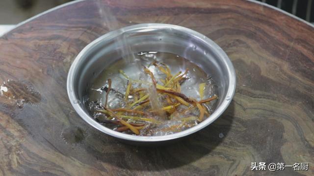 甲鱼汤怎么炖才鲜美无腥味，大厨教你一招，这样炖汤营养又好喝