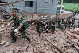 汶川地震空投17万台收音机？搬空厂家全部库存，前线战士人手一台图片