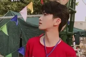 网友：暗恋了多年的男神小哥哥，拔河以后，再也不爱了图片