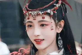 她从小透明到“半永久”公主，立志做“花瓶”，越骂她越自信？图片