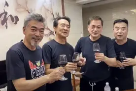 四大“老爷专业户”同框，63岁汤镇宗变化最大，寇振海帅气依旧图片