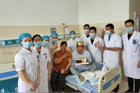 病房里的生日图片