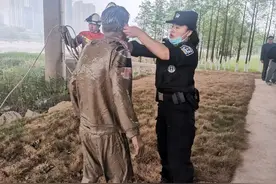 【警察故事】张丽芳：全国青年摔跤比赛冠军出身的女特警图片
