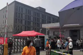 安徽省合肥二建现场审核一天9000人，审核条件相当严格图片