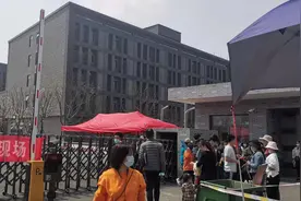 安徽省合肥二建现场审核一天9000人，审核条件相当严格图片