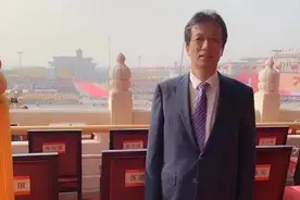 现任澳门首富许健康，从医生到地产大亨，曾受邀70周年国庆庆典图片