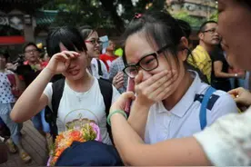 03年的数学卷有多难？为何逼哭了考霸，网友：看完真题心都凉了图片