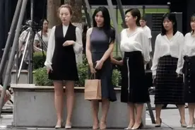 40岁的柳岩被路人抓拍，生图下的身材引热议：还是你的女神吗？图片