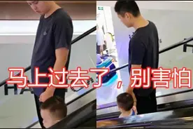 妻子逛商场偶遇老公和儿子，父子俩“视若无睹”：害怕极了图片
