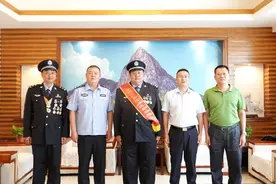 张韵接见公安英模先进代表图片