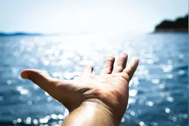 晨起恶心反胃是怎么回事？---侯保全医生图片