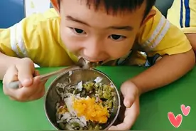为啥孩子在家是“挑食大王”，而在幼儿园，却变成了“干饭王”？图片