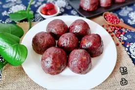 网红粘豆包在家做，不和面不擀面，1次就成功，软糯香甜馅料超多图片