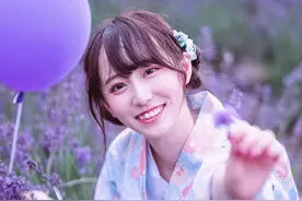 怎么拍摄一组花海人像美照？从姿势上摆拍，这7个姿势简单实用图片