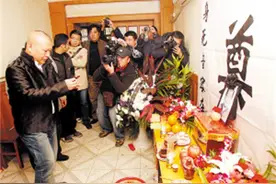 范振钰葬礼：郭德纲、孟凡贵前来祭奠，16位徒弟跪别图片