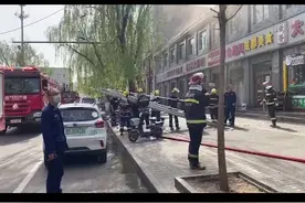 迎新街一烧烤店突发火情 消防到场成功扑救图片