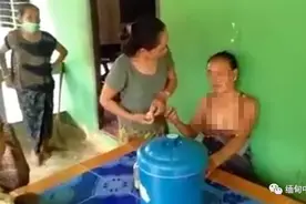 缅甸边境一独居女子遭入室抢劫，双手双脚被绑住图片