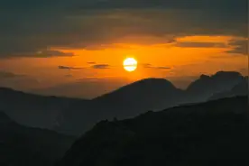 乐山又双叒叕惊现大型天然睡佛！图片