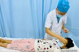 “妈妈，声音真好听！”周至失聪女孩能听见了图片