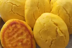 正宗东北纯玉米贴饼子做法来啦！不加鸡蛋，不加面粉，家乡的味道图片