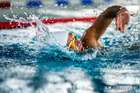 改善游泳时呼吸的3个步骤图片