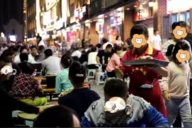 安徽大哥自创美食，用30种中草药炒料，一直被模仿从没被超越图片