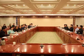张恩惠会见沈阳铁路局集团有限公司党委书记、董事长张千里一行图片