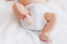 章子怡晒1岁儿子照片，被喊该戒尿裤了！宝宝尿不湿几岁戒掉最好图片