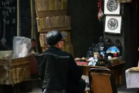 人老了身上有味道，是因为不讲卫生？为你辟谣，讲清“老人味”图片