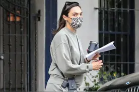 神奇女侠快40岁还生第3胎，孕肚明显身形发福，被曝或将离开DC图片