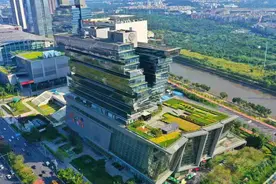 广州一建筑被吐槽像“棺材板”，设计风格独树一帜，投资达50亿图片