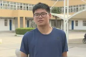 安徽小伙没考上北大复读，今年考得如何？让两所中学为了他争破头图片