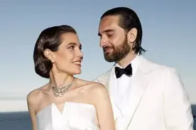 摩纳哥最美公主，两度未婚先孕却潇洒恣意，有颜有钱就是任性图片