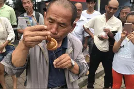 民间祖传吹糖人艺术，市民光看不买都嫌脏图片