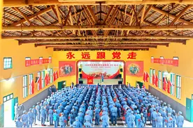 我市举行纪念红军长征胜利85周年重走长征路（南雄段）徒步活动图片