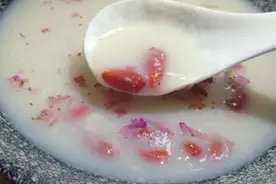 早餐用豆浆机，做一道简易版的“美龄粥”，顺滑浓郁，女人要多喝图片
