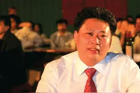 上杭泥水匠沉浮录：借75块钱南下东莞，成亿万富豪，如今公司破产图片