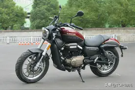 国产同级最轻Bobber巡航 QJMOTOR闪300S到店实拍图片