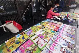 乌鲁木齐：便民旧货交易市场热闹开市图片