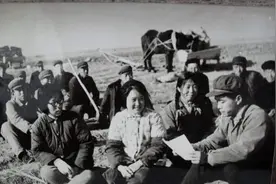 知青父亲娶智障母亲为妻，帮她寻家七年，事后才知母亲身份不一般图片